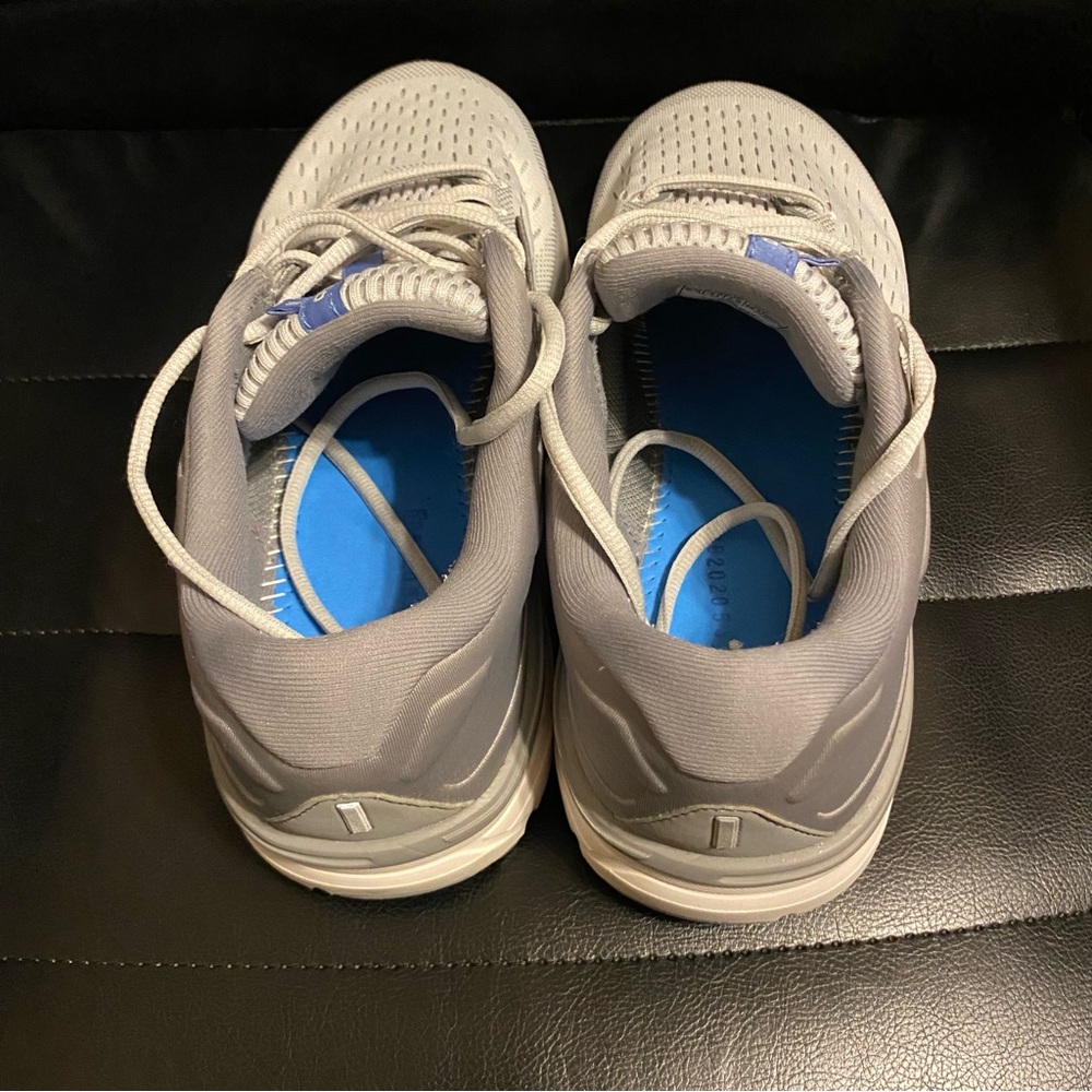 Brooks Dyad 11 Walking Shoes - Picture 7 of 12